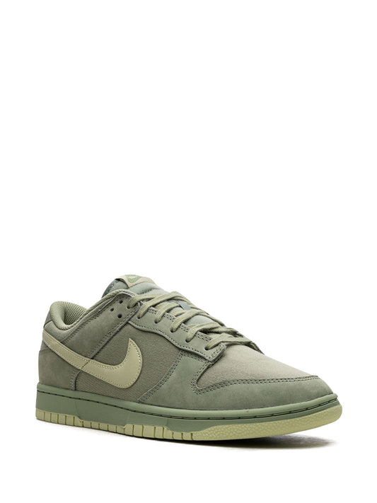 NIKEE SB DUNK LOW OIL GREEN