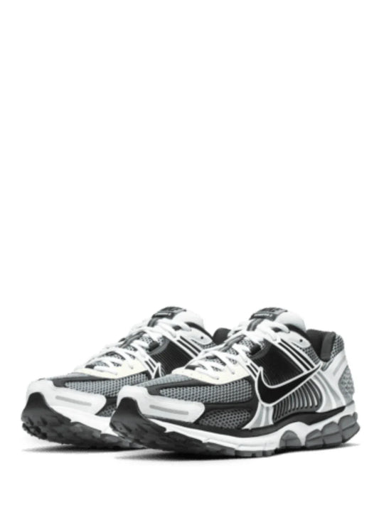 ZOOM VOMERO 5 SE SP DARK GREY BLACK WHITE SAIL