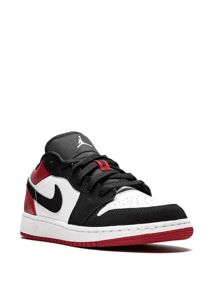 AIR JORDAN RETRO 1 LOW BLACK TOE