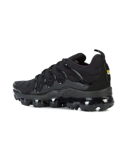 NIKE AIR VAPORMAX PLUS TRIPLE BLACK