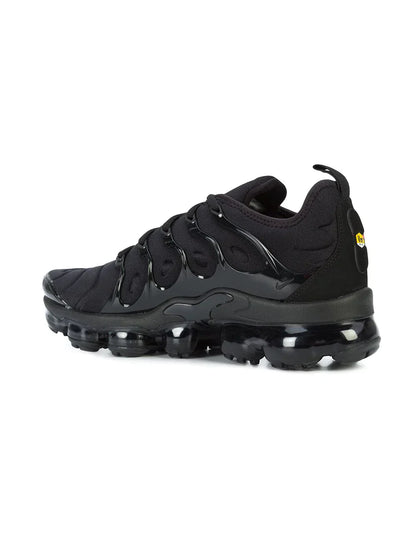 NIKE VAPORMAX PLUS TRIPLE BLACK