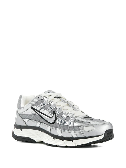 NIKE P 6000 METALIC SILVER