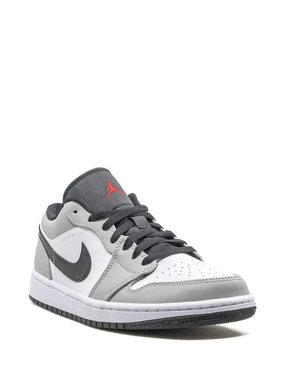 NIKE JORDAN RETRO 1 LOW LIGHT SMOKE GREY