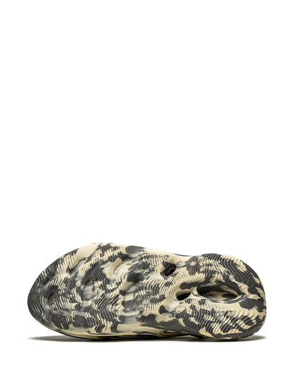 ADIDAS FOAM RUNNER GREY