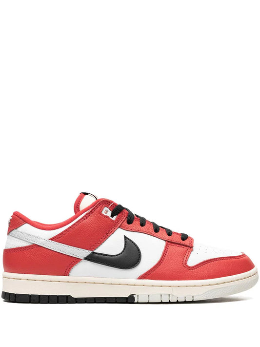NIKEE SB DUNK LOW SPLIT CHICAGO