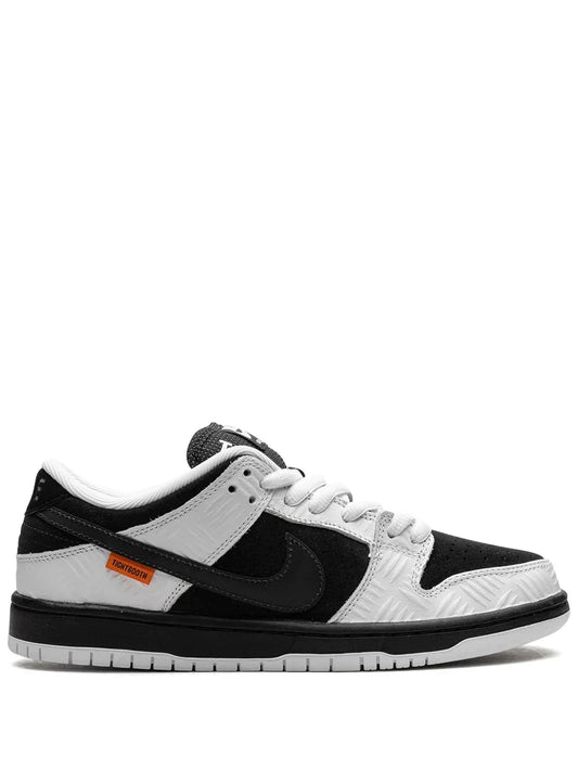 NIKEE SB DUNK LOW TIGHTBOOTH