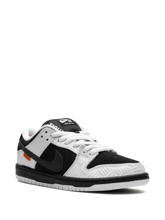 NIKEE SB DUNK LOW TIGHTBOOTH