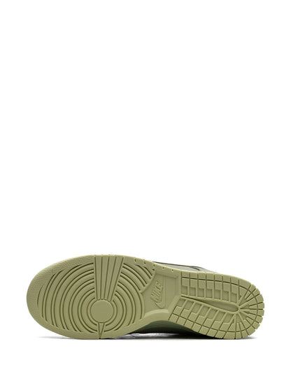 NIKEE SB DUNK LOW OIL GREEN