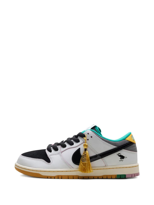 SB X CSEF DUNK LOW PRO SHOES SUMMIT WHITE BLACK WHITEIRON