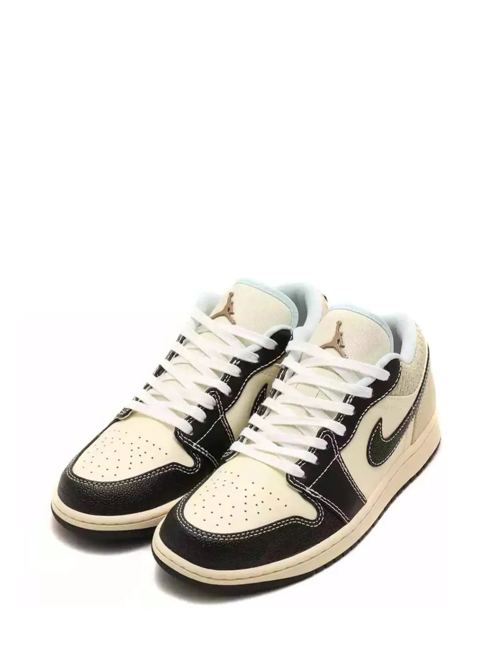 AIR JORDAN RETRO 1 LOW COCONUT MILK
