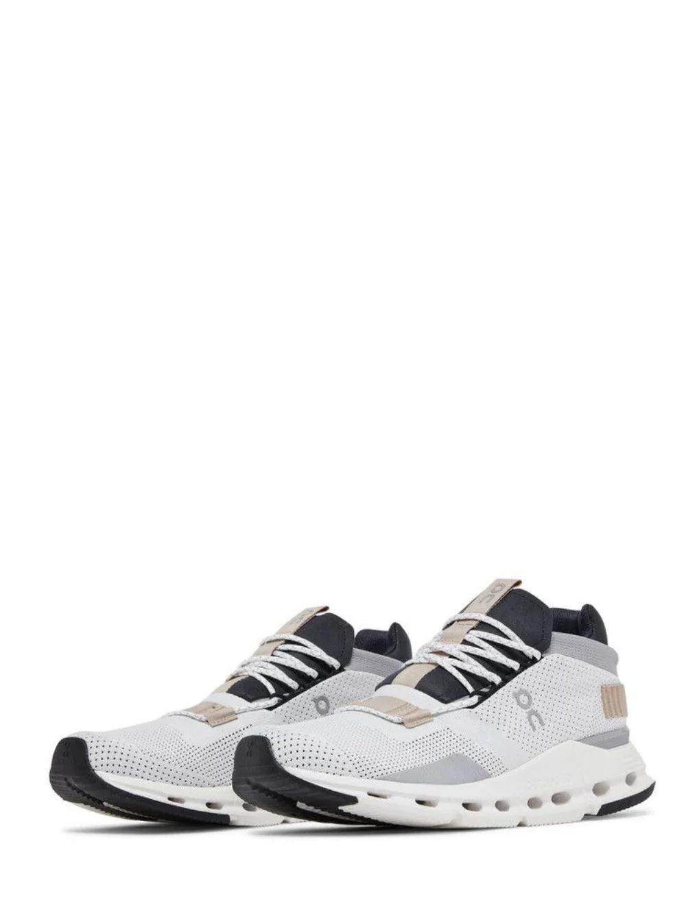 ON RUNNING CLOUDNOVA 5 WHITE SAND