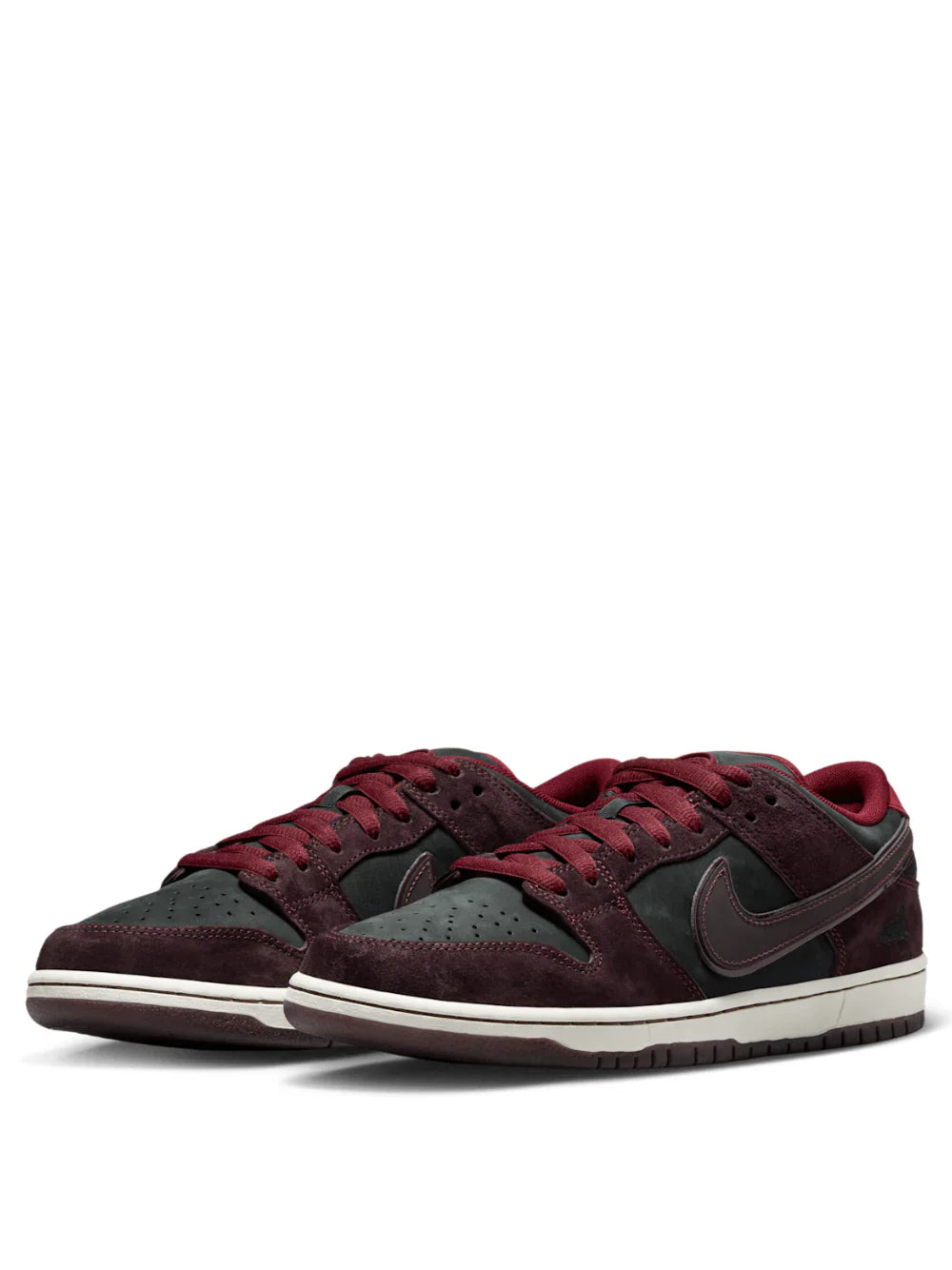 NIKE SB DUNK LOW X RIOT